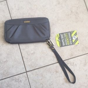 Gray women’s wristlet wallet. RFID blocking!